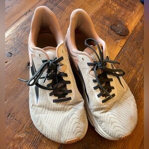 Altra Torin 6 - women’s sz 7.5